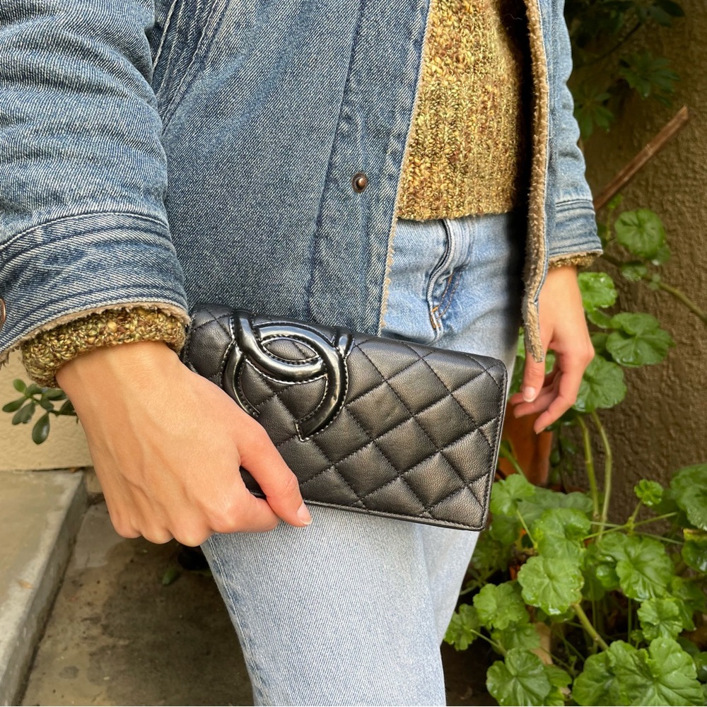 Black/pink Chanel leather large wallet